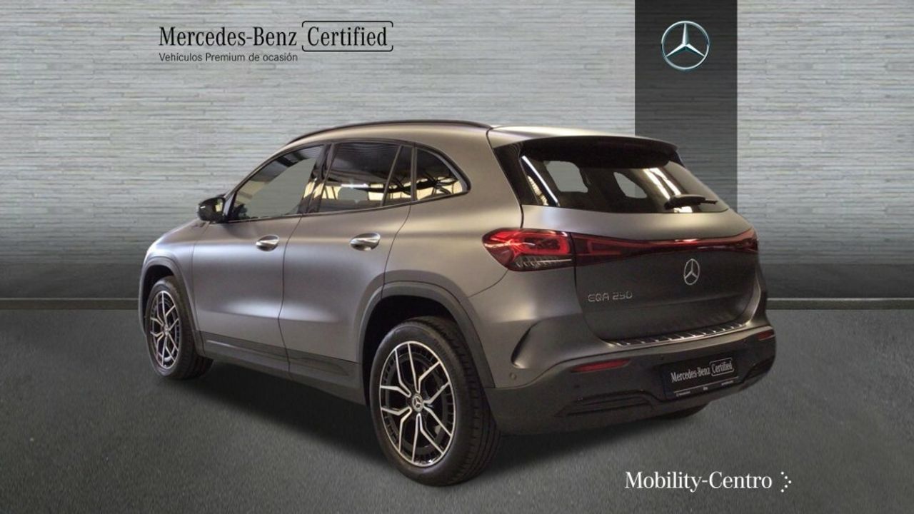 mercedes-eqa-250-amg-line-imagen-3