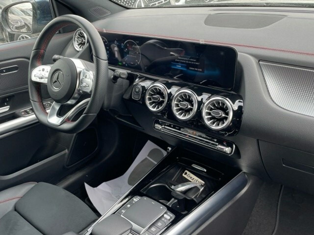 mercedes-eqa-250-amg-line-imagen-8