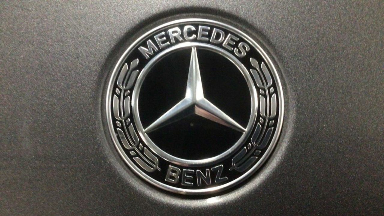 mercedes-eqa-250-amg-line-imagen-12