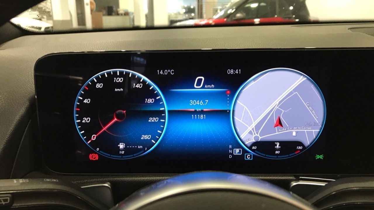 mercedes-glb-glb-180-imagen-14