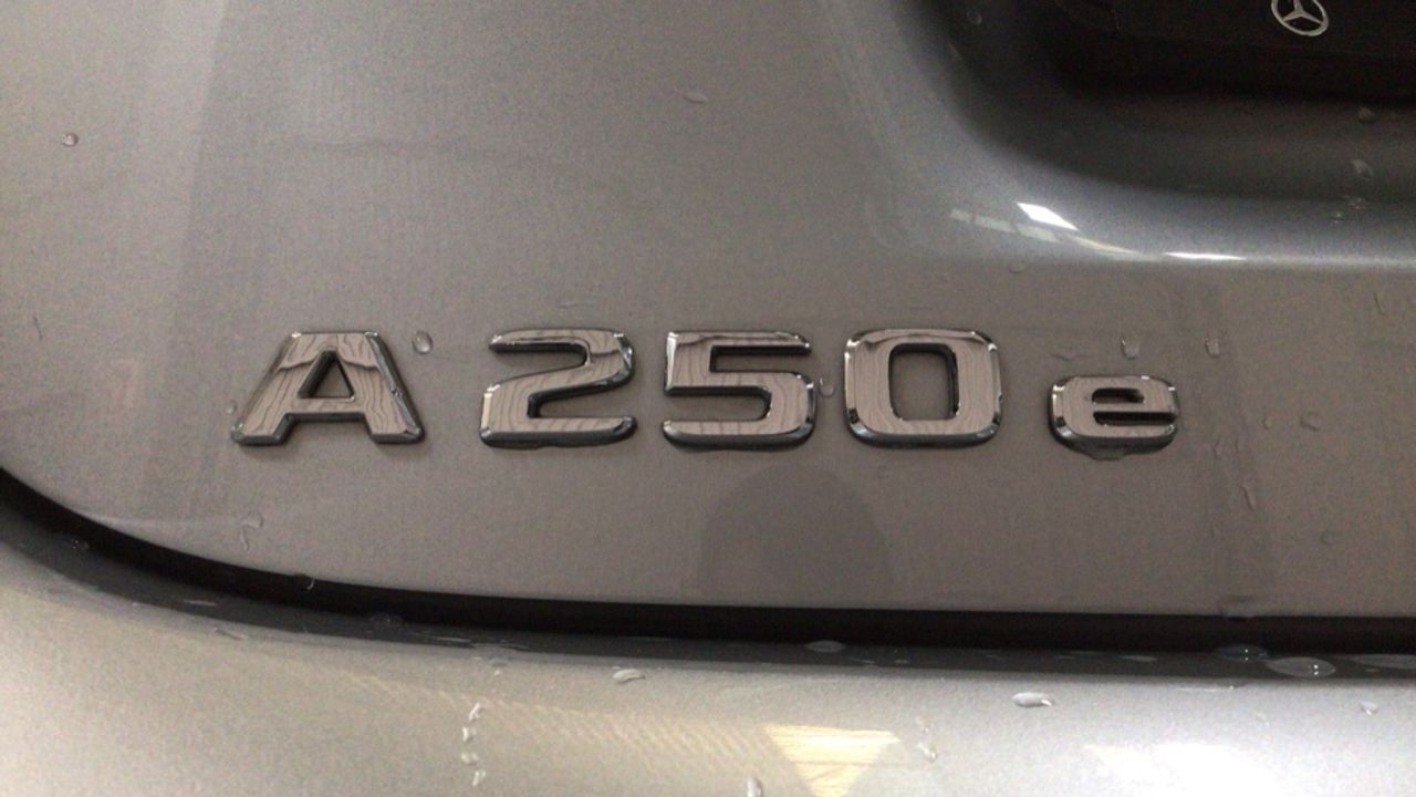 mercedes-clase-a-sedan-a-250-e-imagen-11