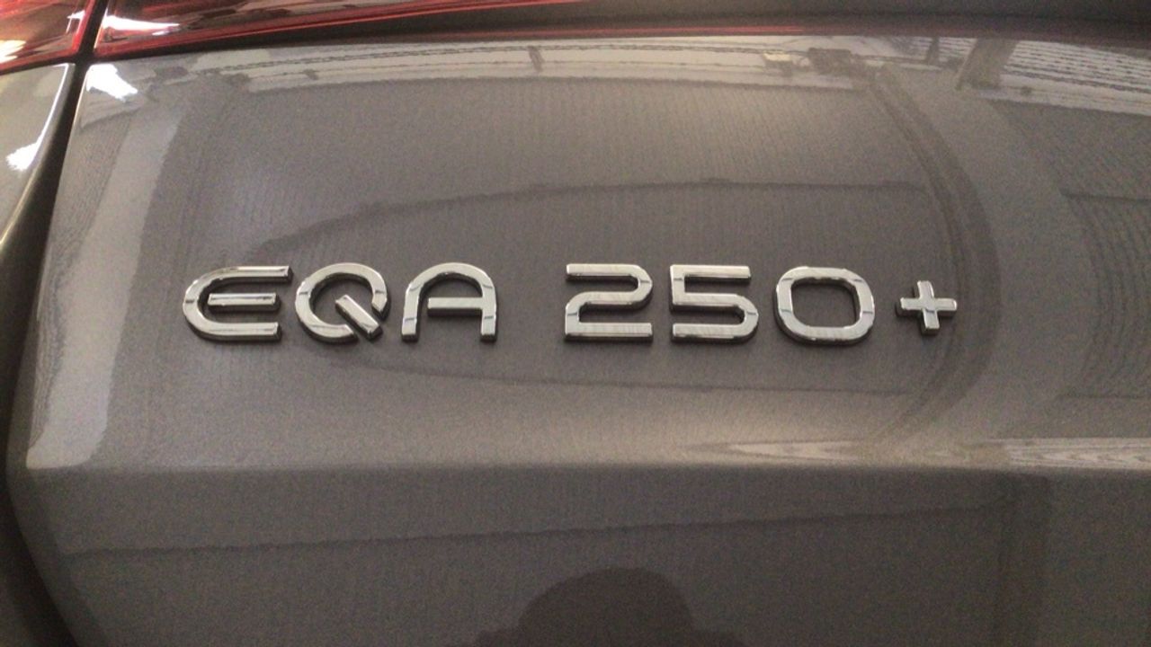 mercedes-eqa-250+-imagen-11