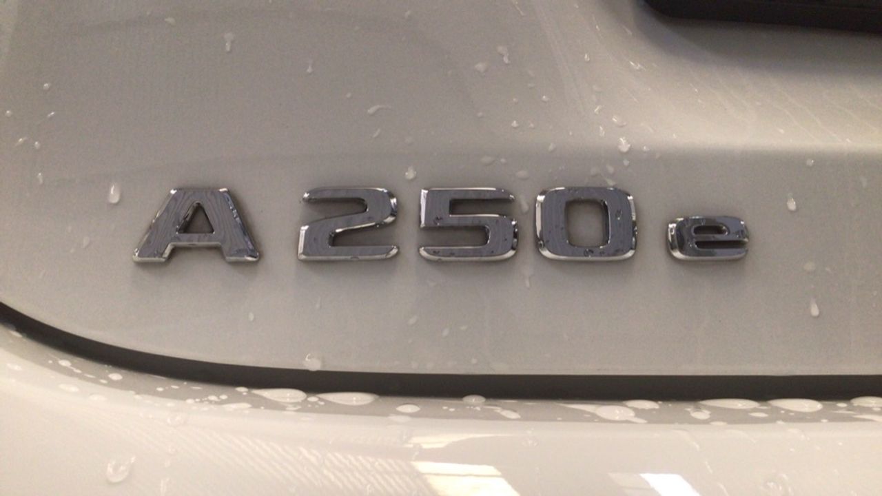 mercedes-clase-a-sedan-a-250-e-imagen-11