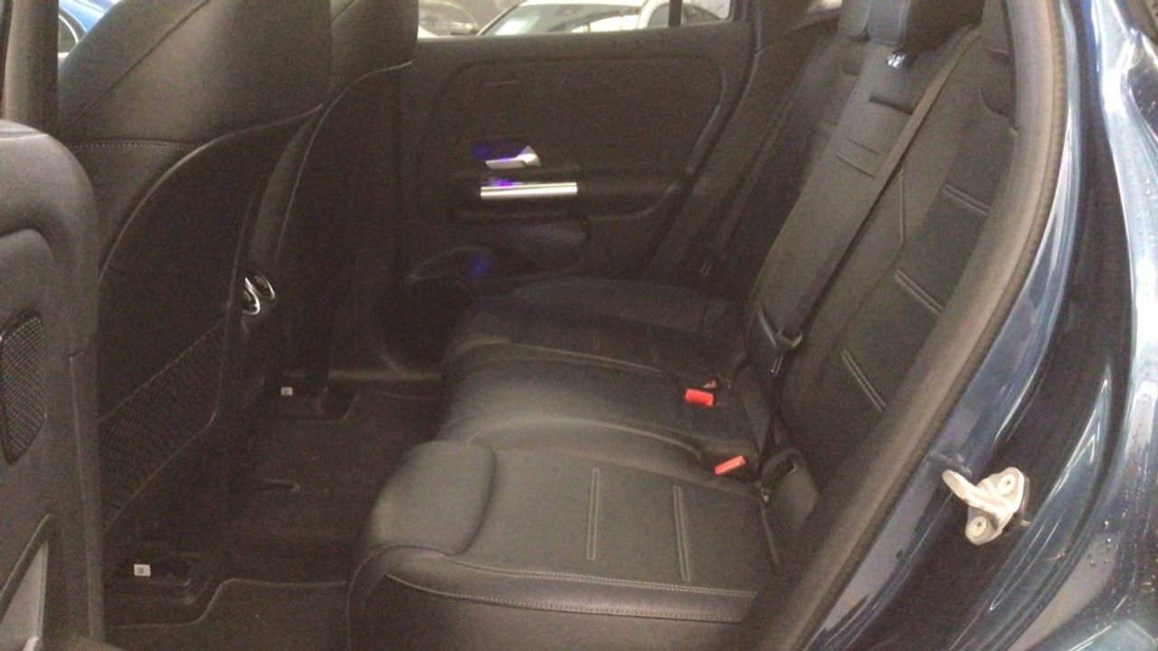 mercedes-eqa-250-amg-line-imagen-10