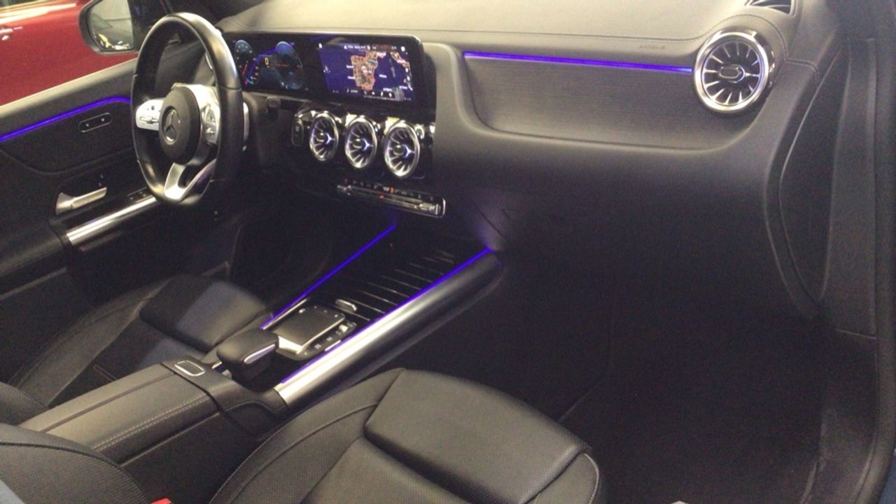 mercedes-eqa-250-amg-line-imagen-9