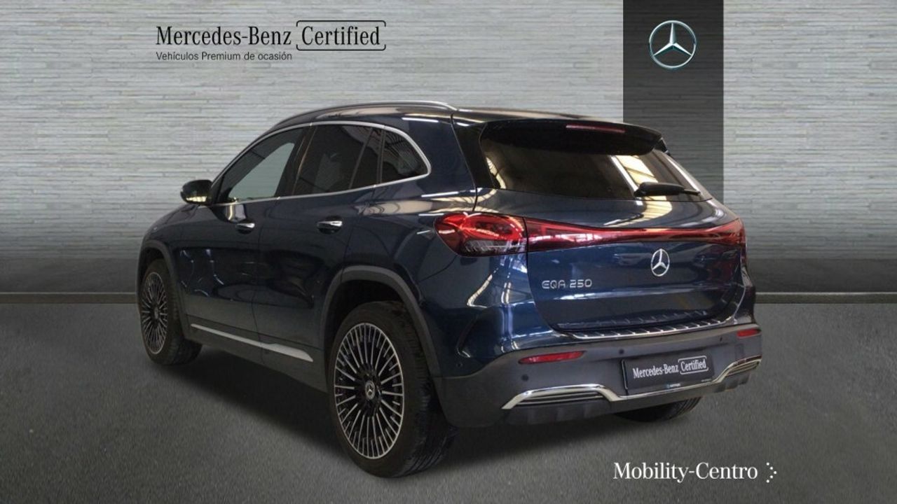 mercedes-eqa-250-amg-line-imagen-3