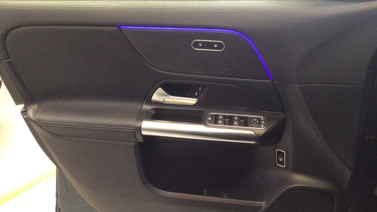 mercedes-eqa-250-amg-line-imagen-24