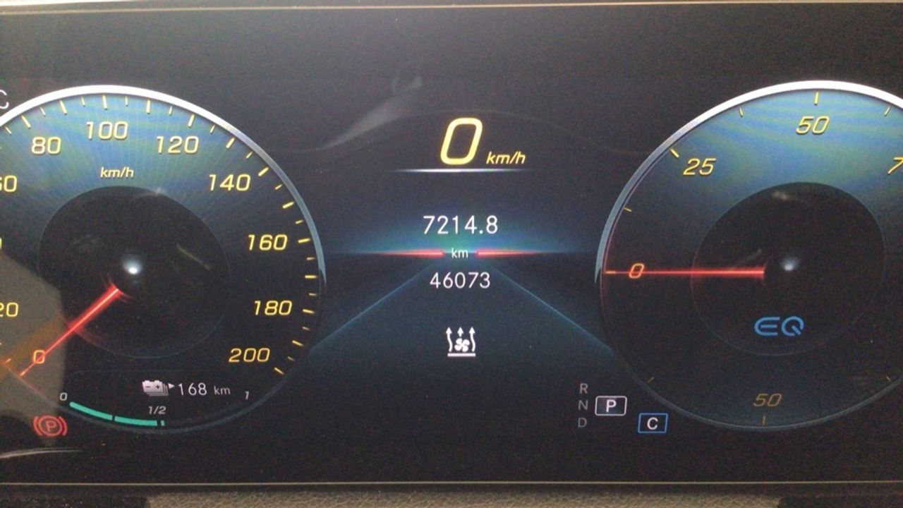 mercedes-eqa-250-amg-line-imagen-26