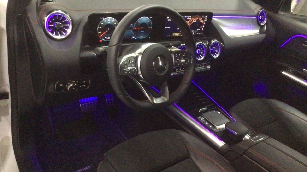 mercedes-eqa-250-amg-line-imagen-5