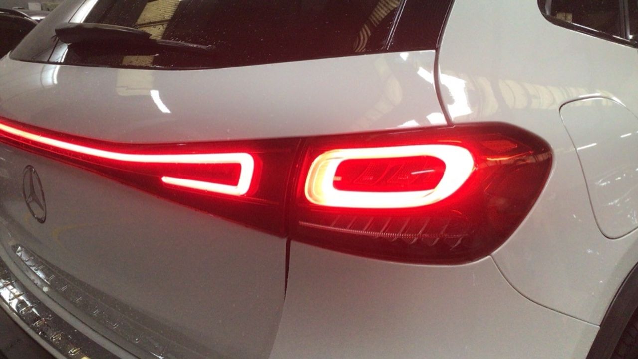 mercedes-eqa-250-amg-line-imagen-14