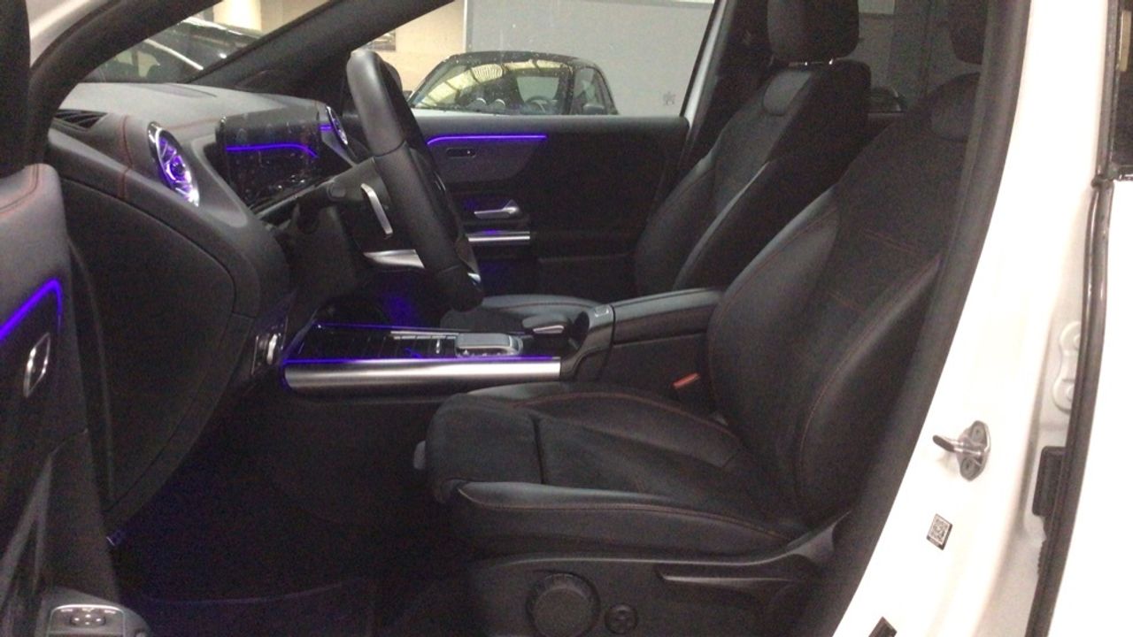 mercedes-eqa-250-amg-line-imagen-6