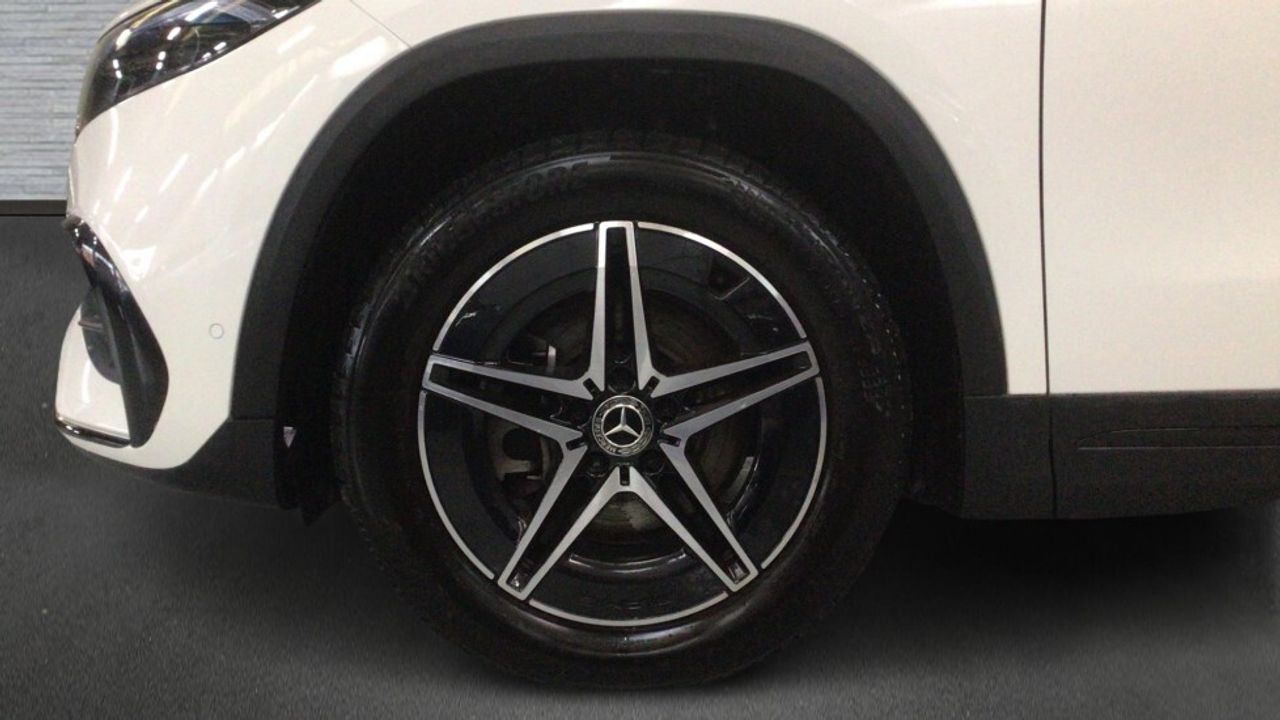 mercedes-eqa-250-amg-line-imagen-4