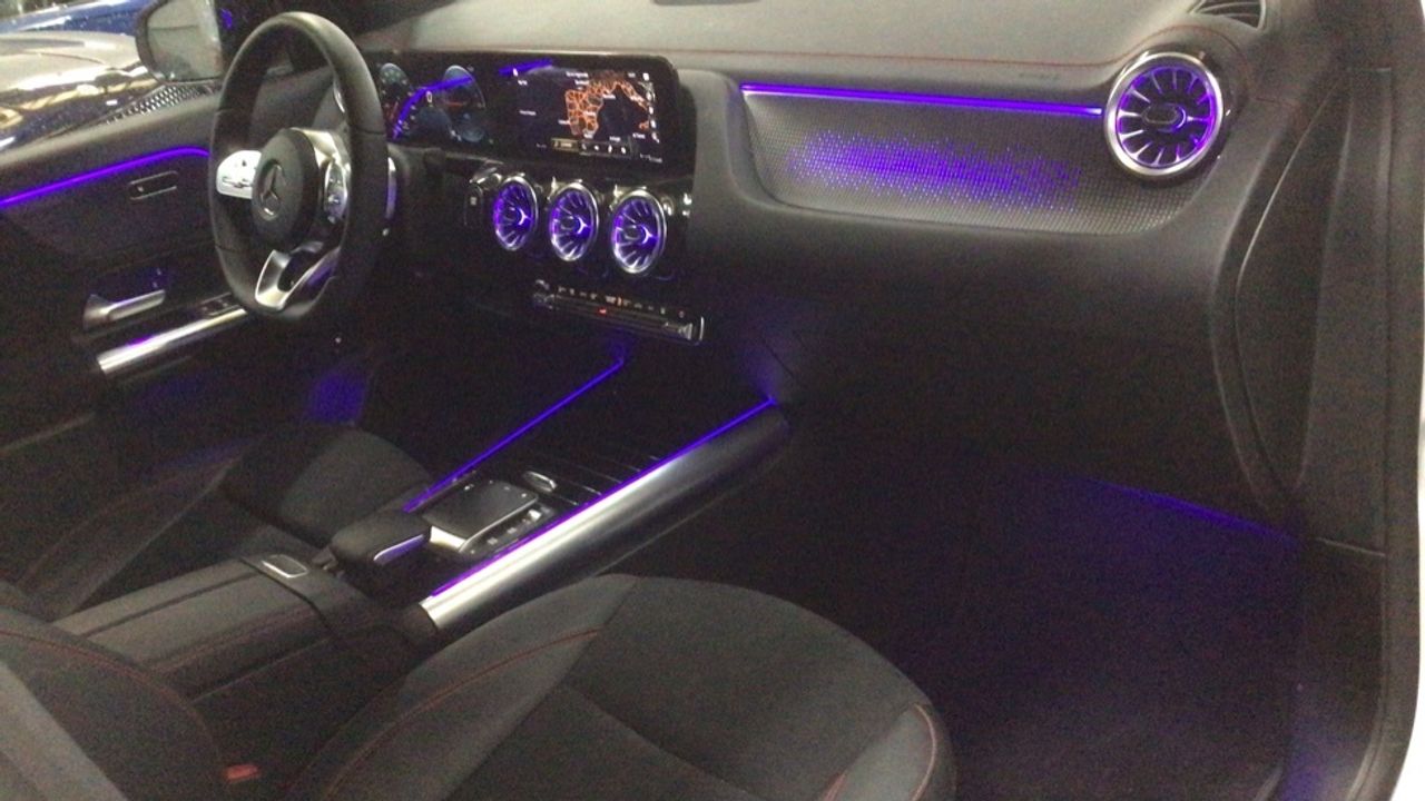 mercedes-eqa-250-amg-line-imagen-9