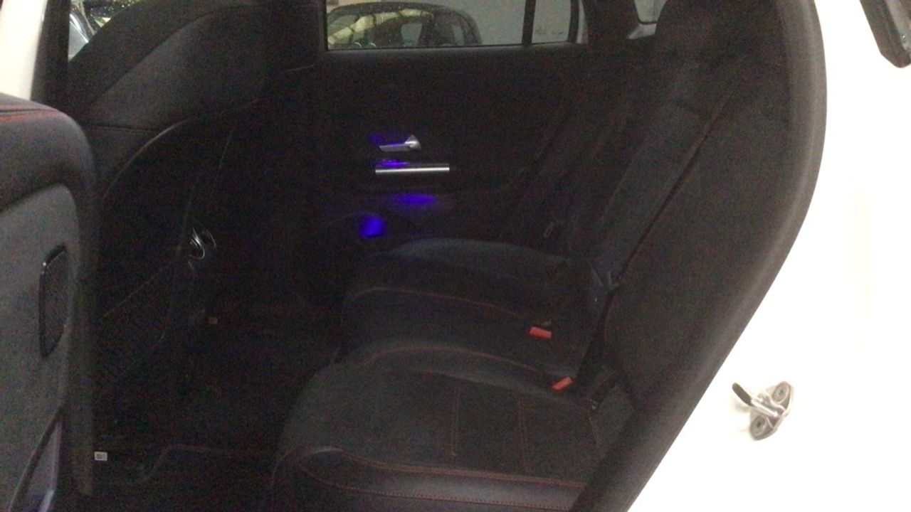 mercedes-eqa-250-amg-line-imagen-10