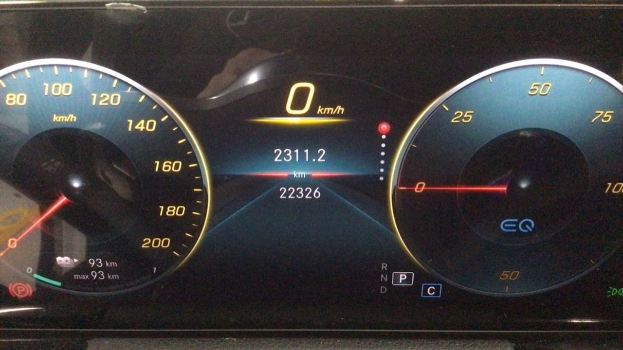 mercedes-eqa-250-amg-line-imagen-24