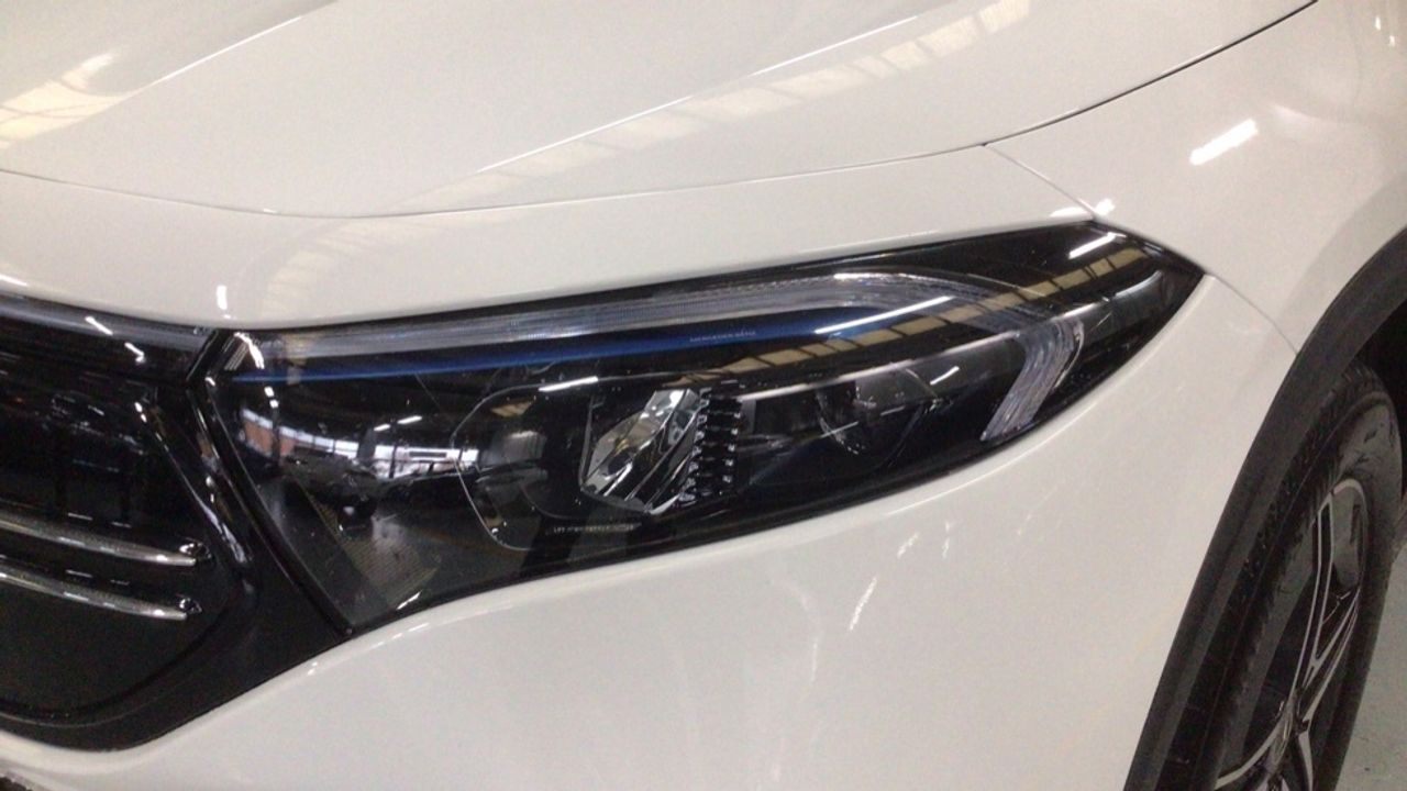 mercedes-eqa-250-amg-line-imagen-13