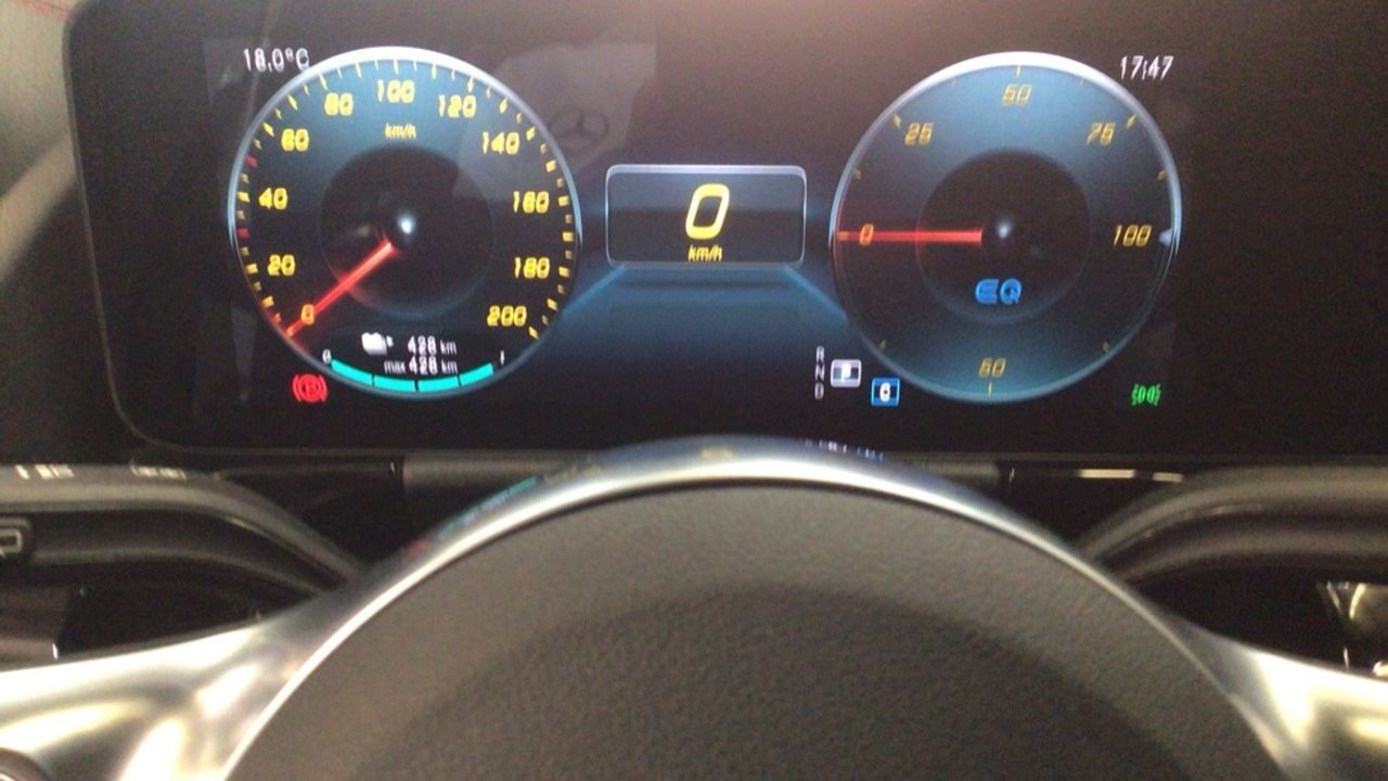 mercedes-eqa-250-amg-line-imagen-16