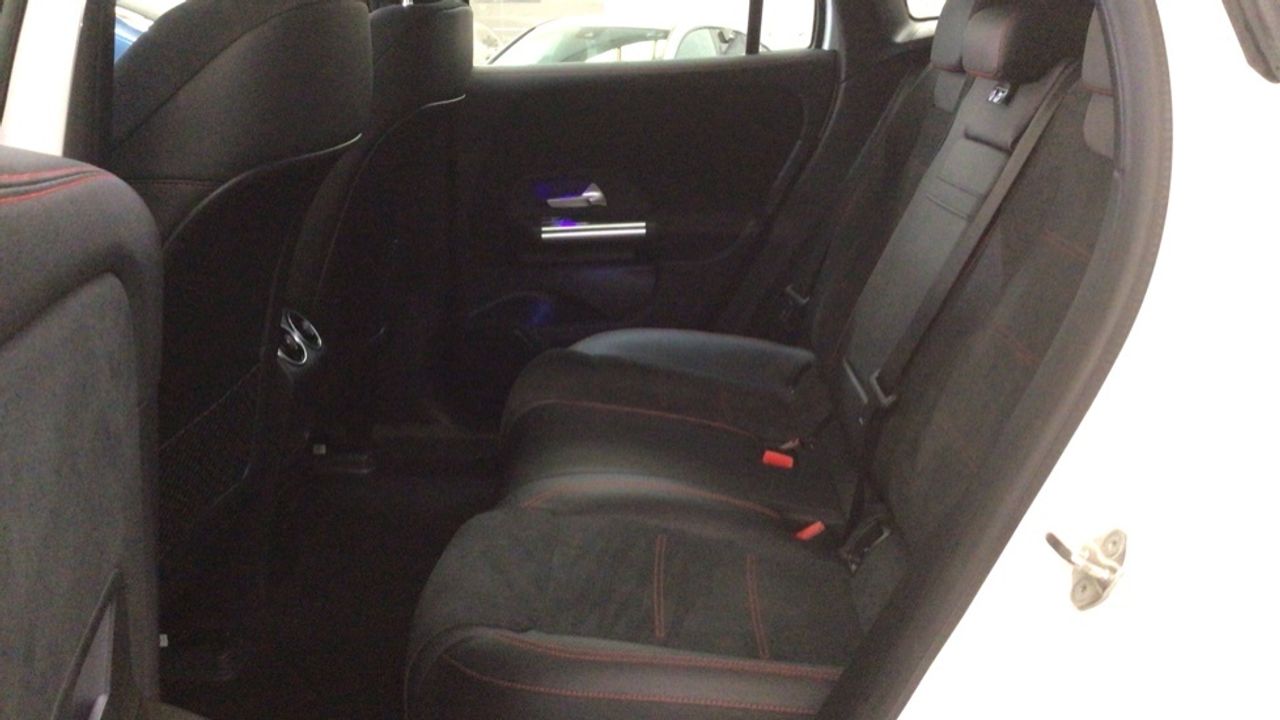 mercedes-eqa-250-amg-line-imagen-10