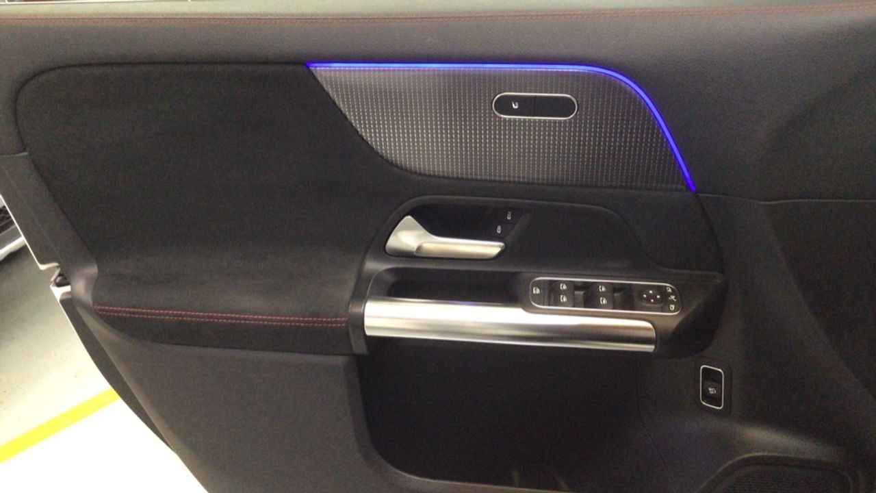 mercedes-eqa-250-amg-line-imagen-21