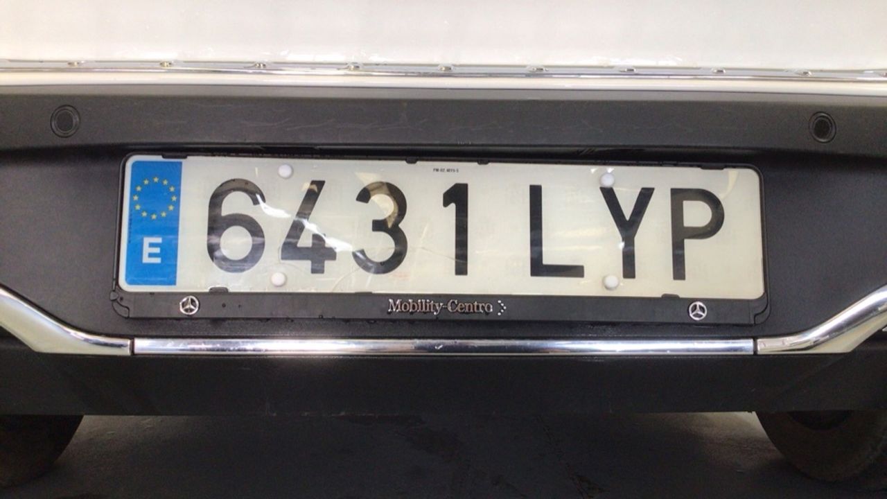 mercedes-eqa-250-amg-line-imagen-25