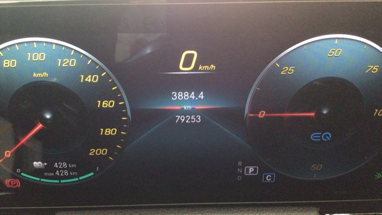 mercedes-eqa-250-amg-line-imagen-23
