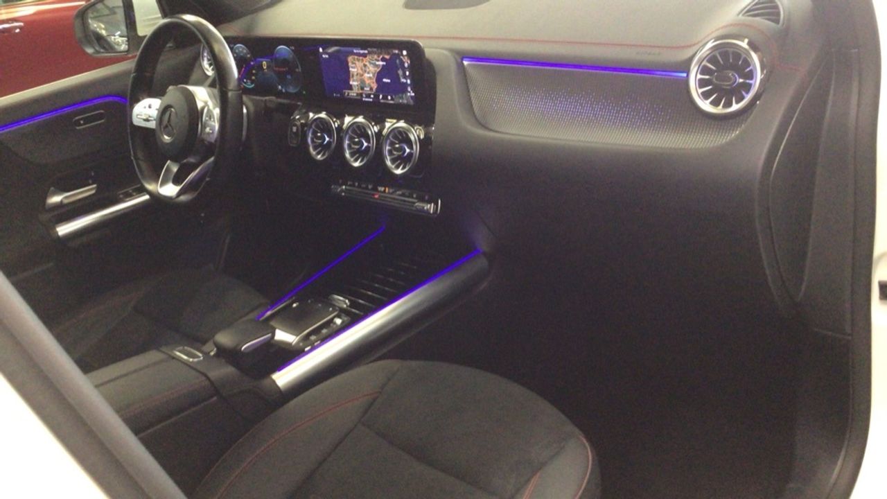 mercedes-eqa-250-amg-line-imagen-9
