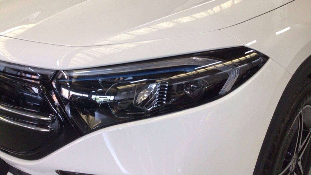 mercedes-eqa-250-amg-line-imagen-12