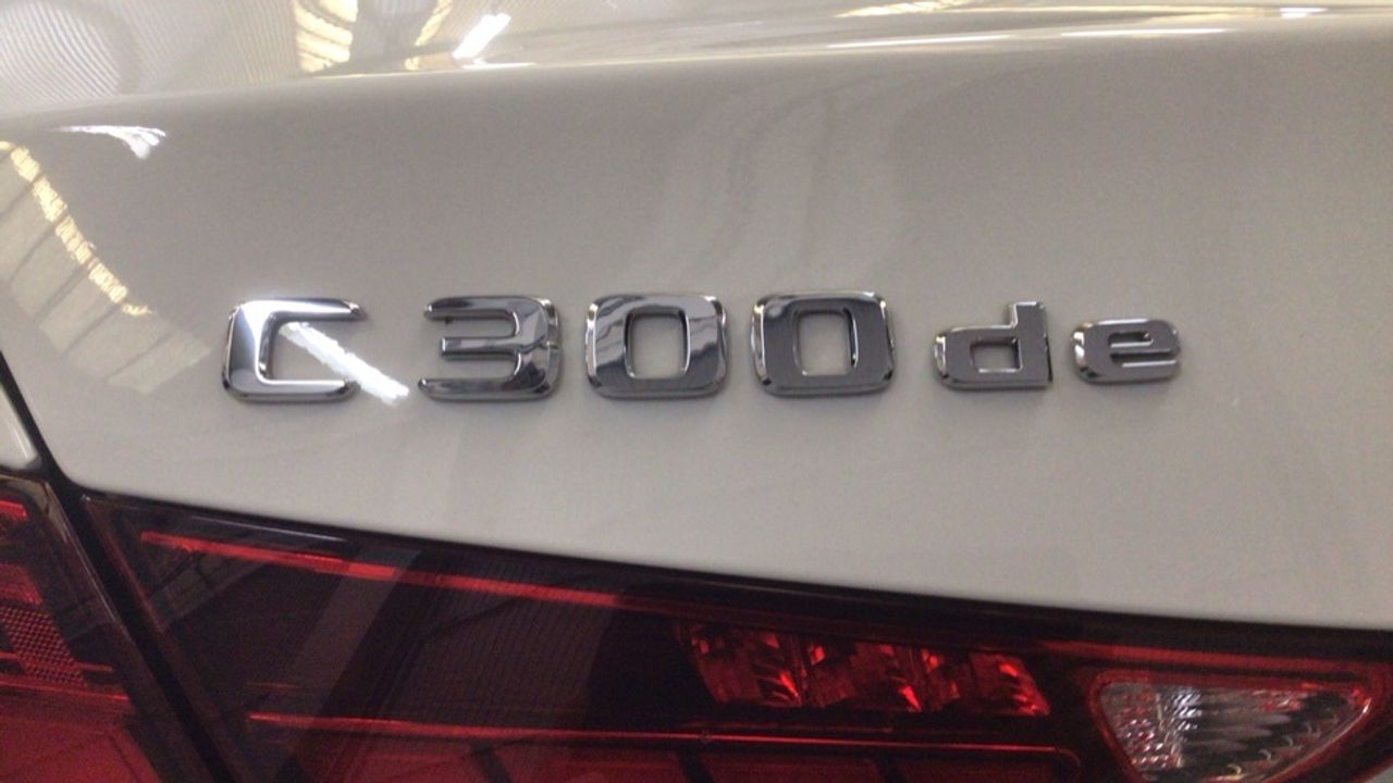 mercedes-clase-c-c-300-d-e-berlina-imagen-11