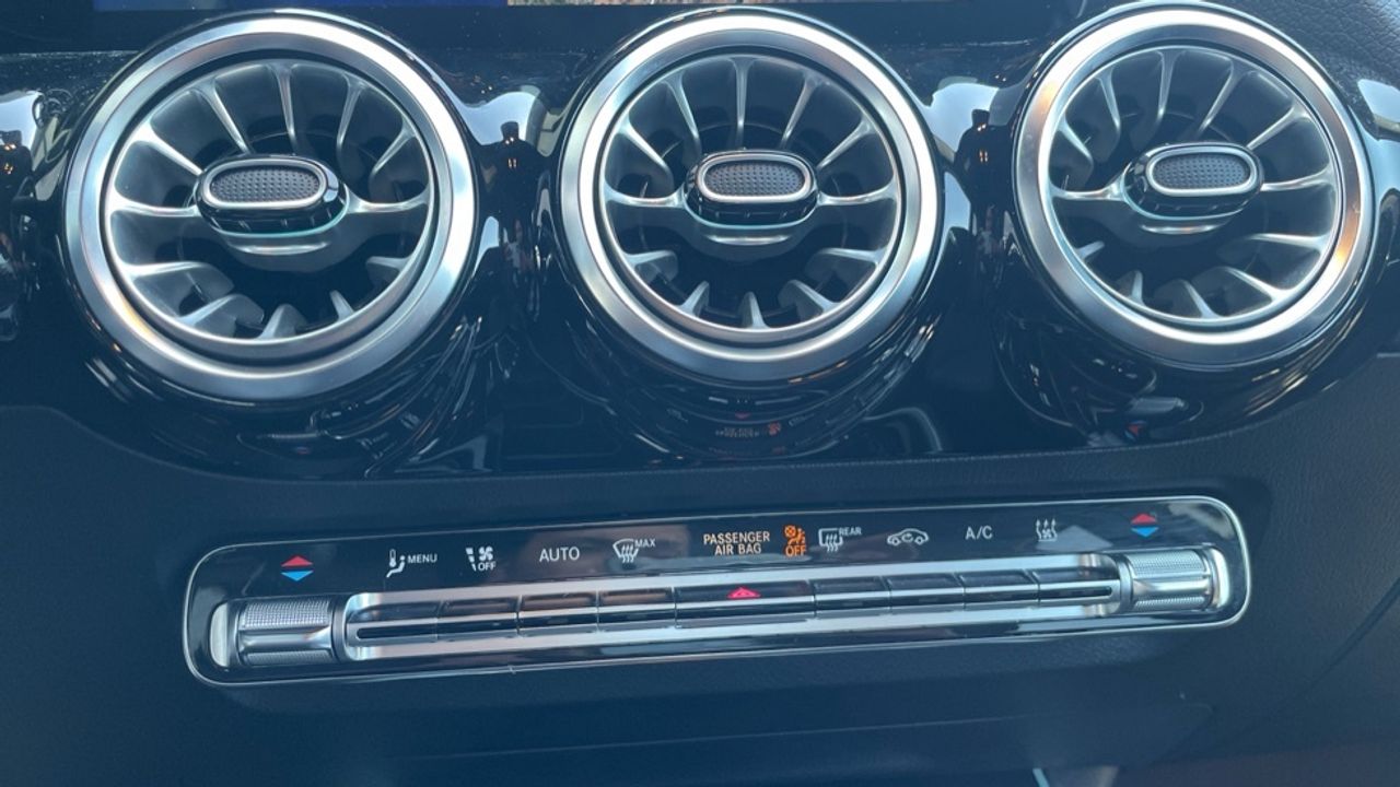 mercedes-eqa-250-amg-line-imagen-16