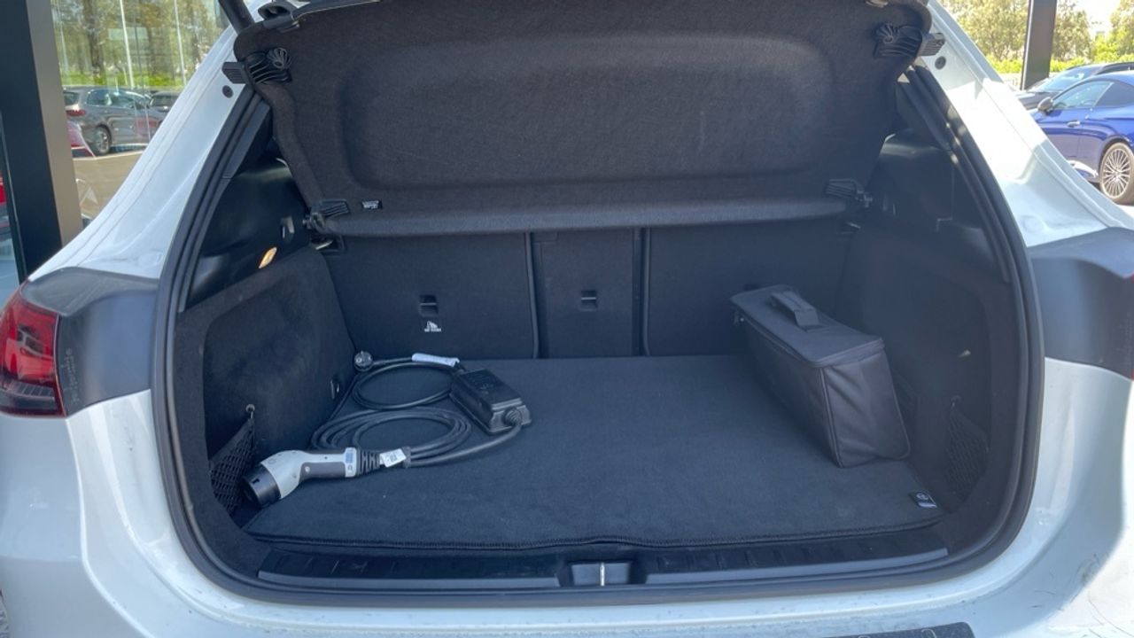 mercedes-eqa-250-amg-line-imagen-11