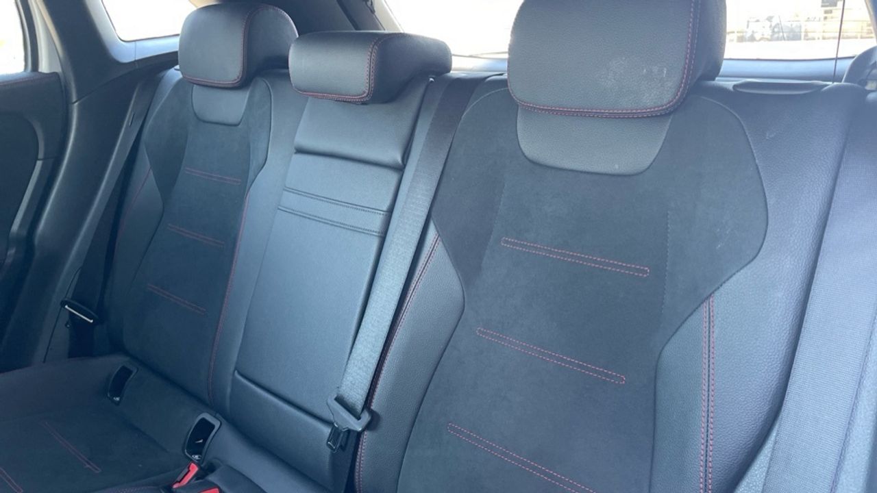 mercedes-eqa-250-amg-line-imagen-10