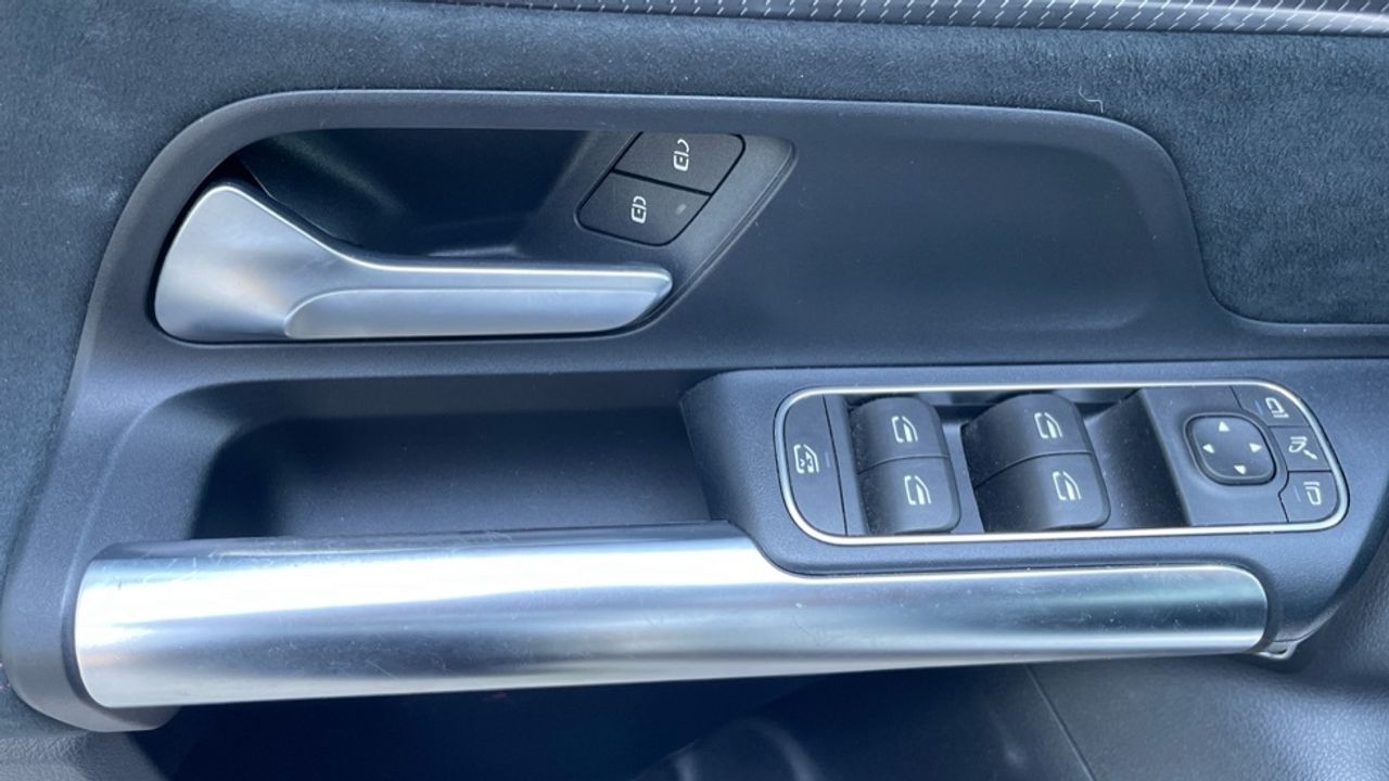 mercedes-eqa-250-amg-line-imagen-18
