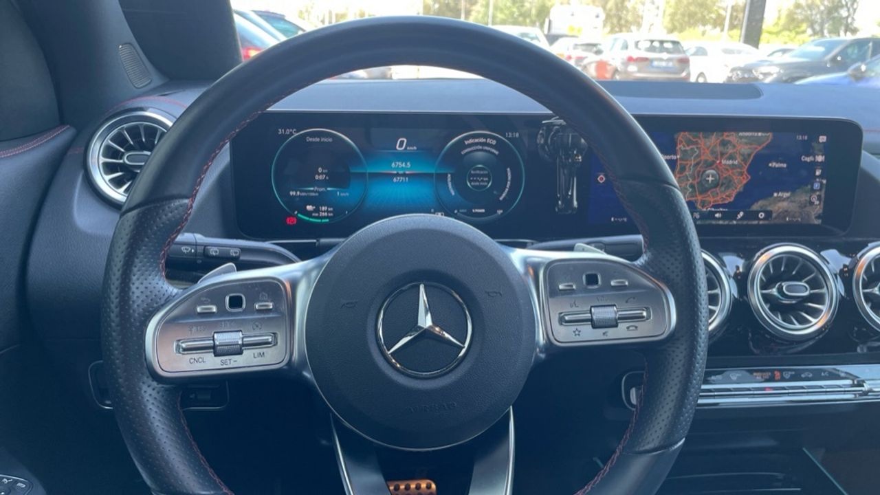 mercedes-eqa-250-amg-line-imagen-8