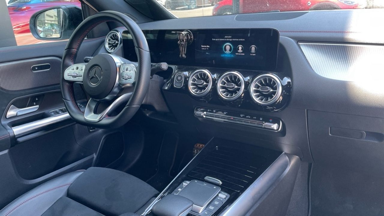 mercedes-eqa-250-amg-line-imagen-9