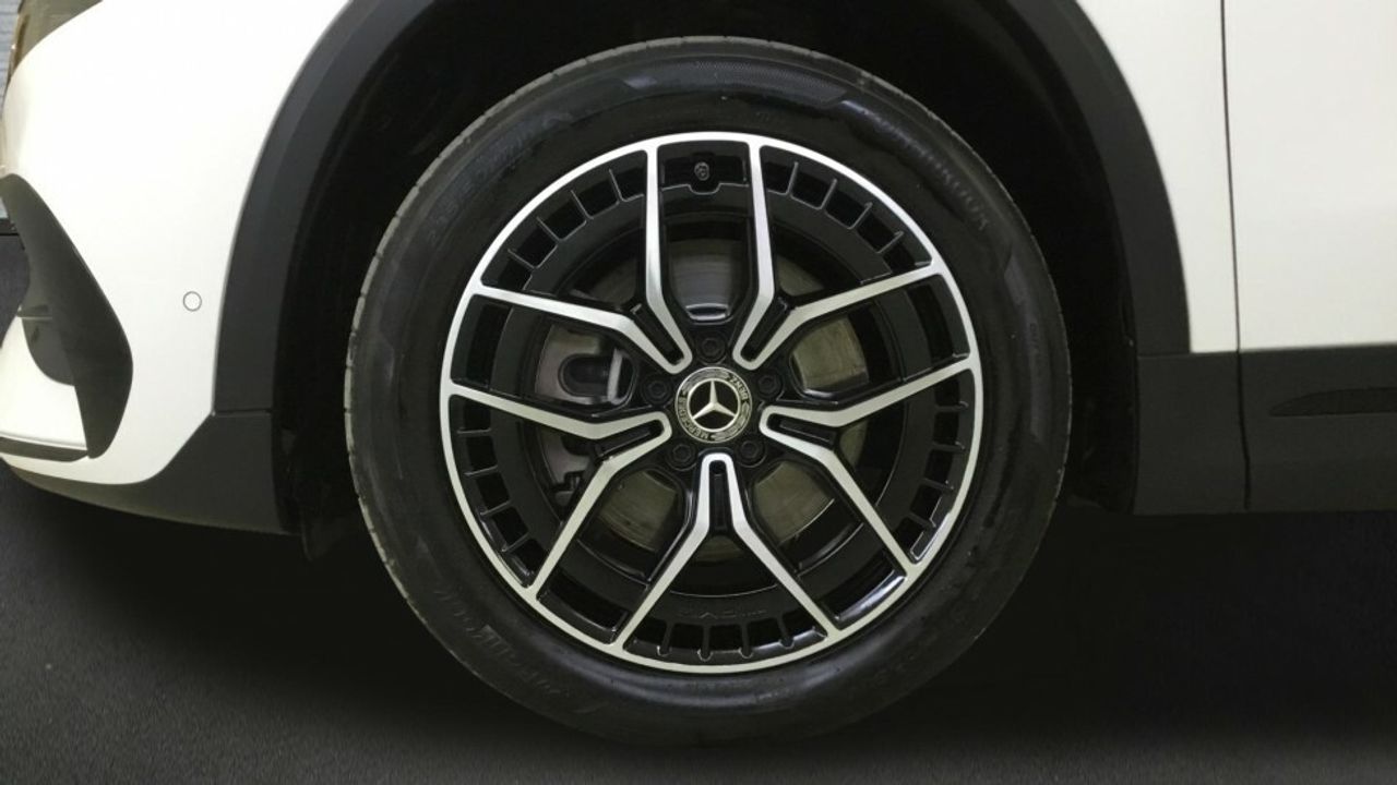 mercedes-eqa-250-amg-line-imagen-4