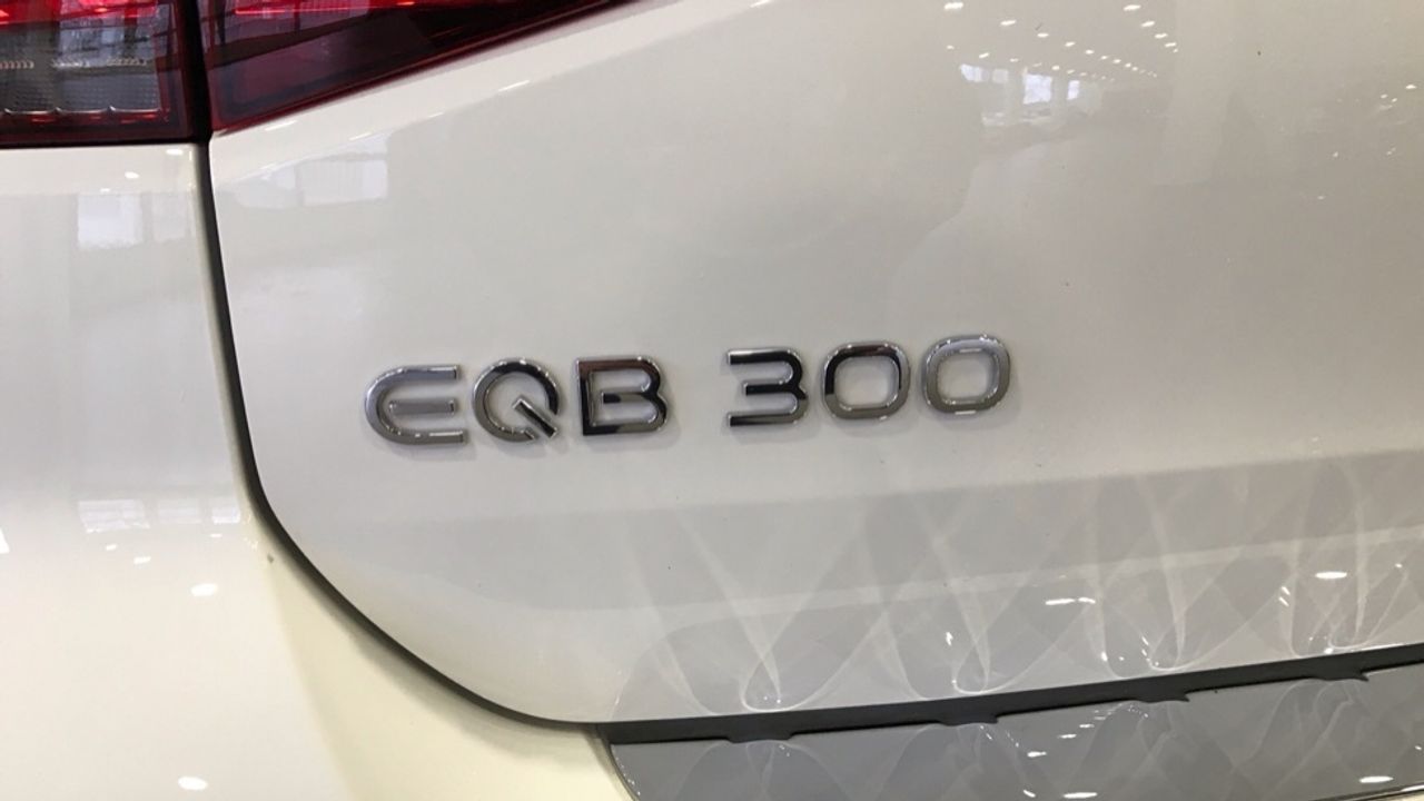 mercedes-eqb-eqb-300-4matic-imagen-11