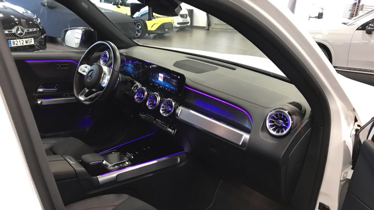 mercedes-eqb-eqb-300-4matic-imagen-9