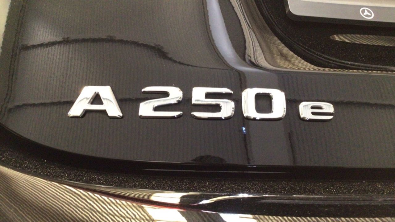 mercedes-clase-a-sedan-a-250-e-imagen-11