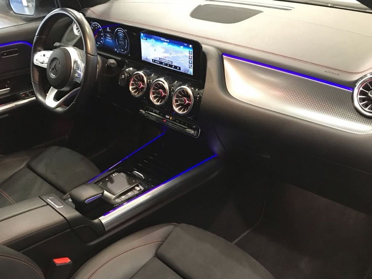 mercedes-eqa-250-amg-line-imagen-9