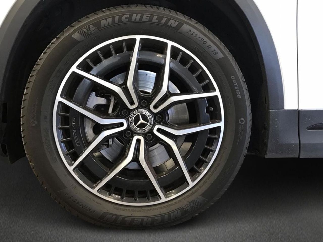 mercedes-eqa-250-amg-line-imagen-4