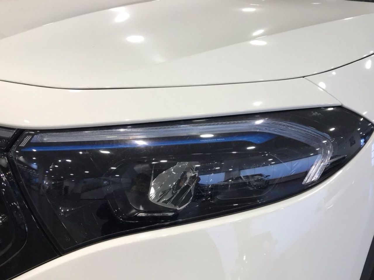 mercedes-eqa-250-amg-line-imagen-14