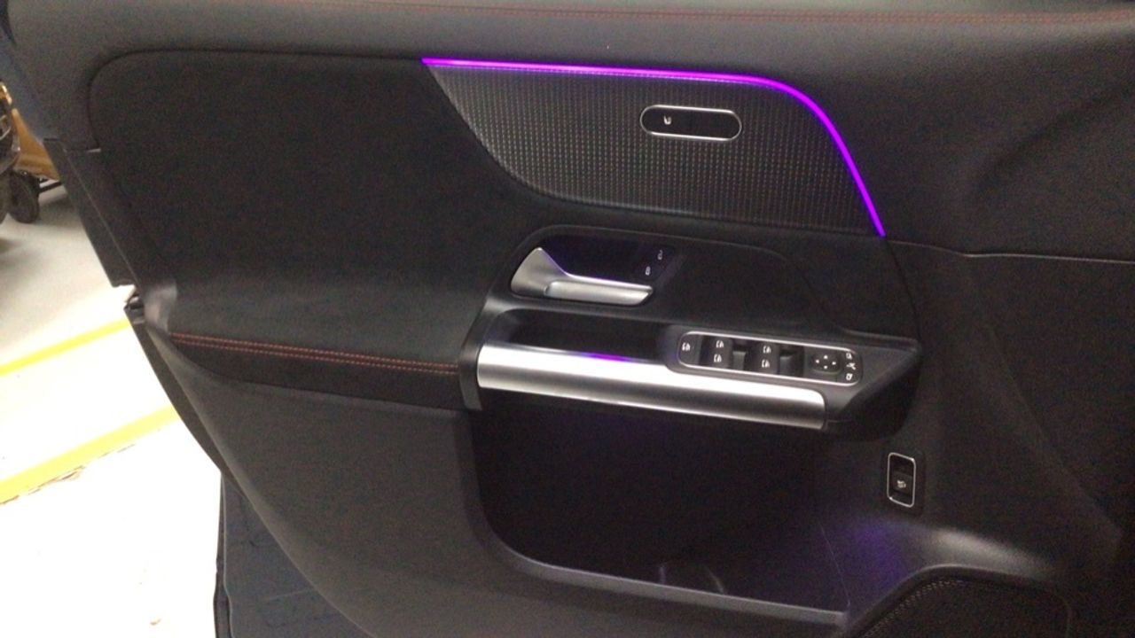 mercedes-eqa-250+-+-amg-line-imagen-24