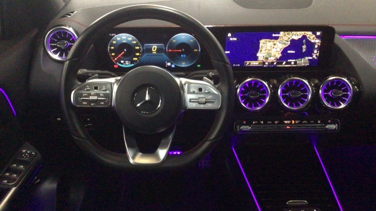 mercedes-eqa-250+-+-amg-line-imagen-8
