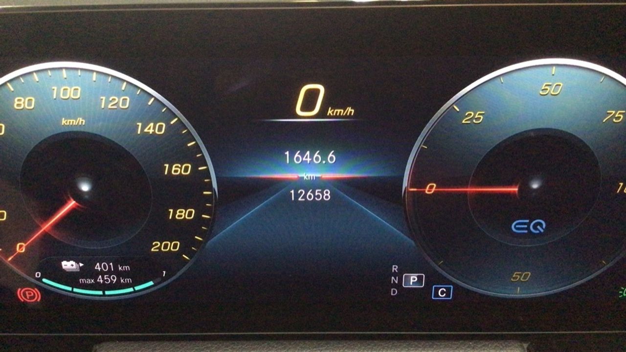mercedes-eqa-250+-+-amg-line-imagen-26