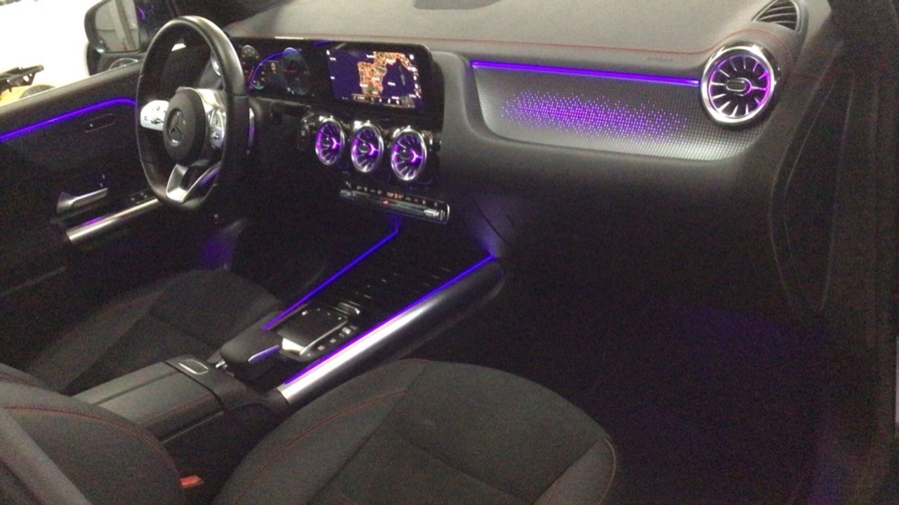 mercedes-eqa-250+-+-amg-line-imagen-9