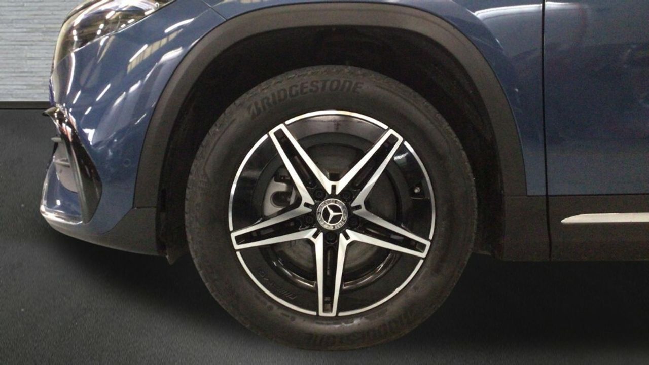 mercedes-eqa-250+-+-amg-line-imagen-4