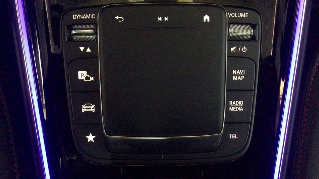mercedes-eqa-250+-+-amg-line-imagen-21