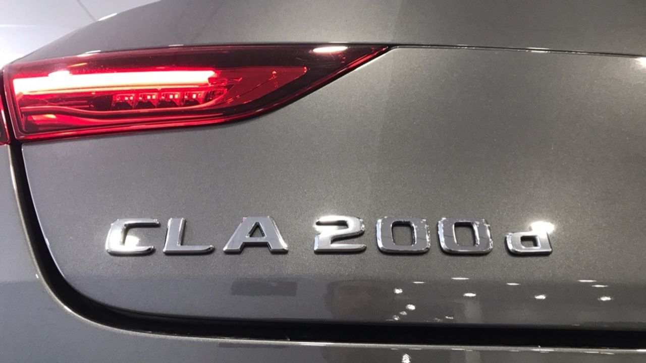 mercedes-benz-clase-cla-200-d-amg-line-euro-6d-imagen-11