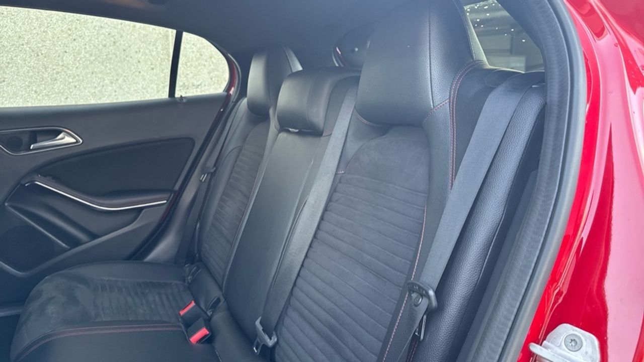 mercedes-benz-clase-gla-200-cdi-d-amg-line-imagen-10