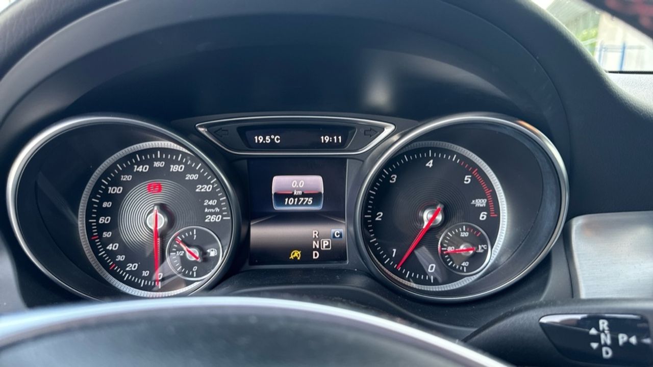 mercedes-benz-clase-gla-200-cdi-d-amg-line-imagen-8
